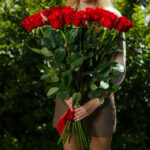 Букет из 25 красных роз (Эквадор, 70 см) — изображение 2