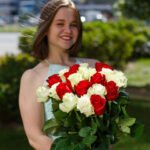 Букет из 25 красных и белых роз (Эквадор, 70 см) — изображение 6