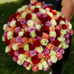 Большой букет разноцветных роз фото