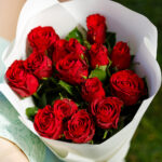 Букет из 15 красных розы (Кения, 50 см) — изображение 3