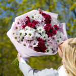 Букет из 15 кустовых хризантем нежный микс — изображение 2