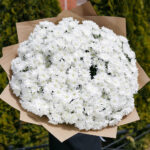 Букет из 51 белой кустовой хризантемы — изображение 2