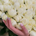 Букет из 101 белой розы (Эквадор, 50 см) — изображение 4