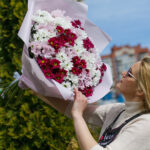 Букет кустовых хризантем в виде ромашки