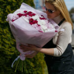 Букет из 25 кустовых хризантем нежный микс — изображение 4