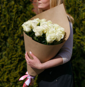 Белые розы сорт мондиаль