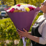 Букет из 25 кустовых хризантем яркий микс — изображение 5