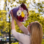 Букет из 7 кустовых хризантем яркий микс — изображение 2