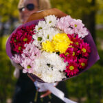 Букет из 7 кустовых хризантем яркий микс