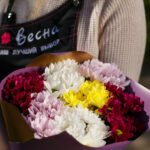 Букет из 7 кустовых хризантем яркий микс — изображение 5