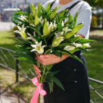 Букет из 7 белых лилий