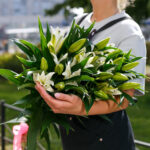 Букет из 7 белых лилий — изображение 4