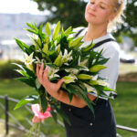 Букет из 7 белых лилий — изображение 6