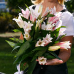 Букет из 5 розовых лилий