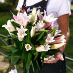 Букет из 5 розовых лилий — изображение 3