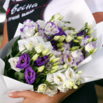 Букет из разноцветного лизиантуса