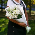 Букет из 7 белых лизиантусов — изображение 5