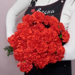 красные гвоздики к 9 мая