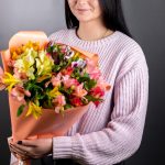 Букет из 11 альстромерий микс — изображение 3