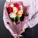 Букет из 9 роз нежный микс (Эквадор, 50 см) — изображение 3