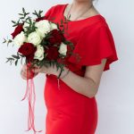 Букет невесты из красных и белых роз — изображение 3
