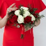 Букет невесты из красных и белых роз — изображение 2