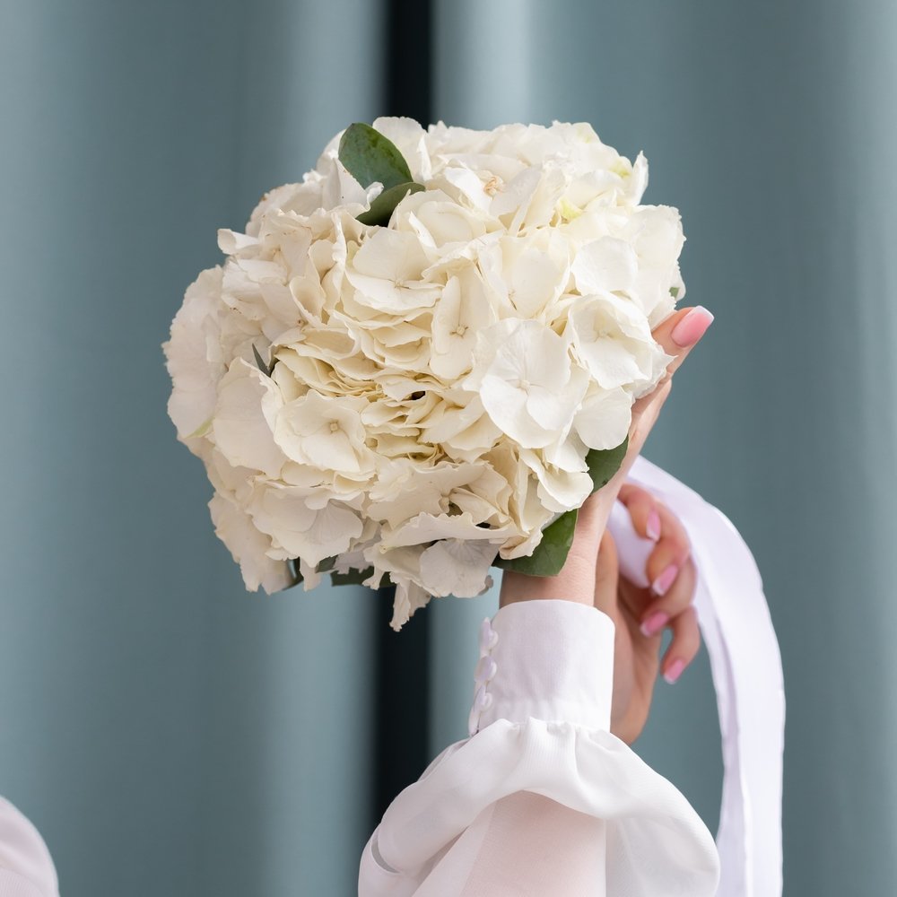 Букет невесты из белой гортензии - Доставка цветов в Санкт-Петербурге |  Весна - сеть цветочных магазинов