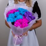 Букет из 5 ярких кустовых хризантем — изображение 4