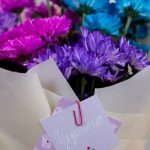 Букет из 5 ярких кустовых хризантем — изображение 6