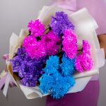 Букет из 5 ярких кустовых хризантем — изображение 2