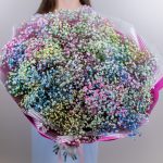 огромный букет радужной гипсофилы