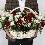 Авторская корзина №1 с красными розами размера L