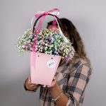 сумочка с радужной гипсофилой