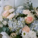 Букет авторский из 3 голубых гортензий и розовых роз размера XL — изображение 4