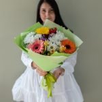 Букет из гербер, альстромерии микс и хризантем размера S — изображение 3