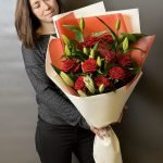 Букет из белых лилий и 9 красных роз в фоамиране размера L