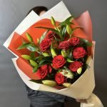 Букет из белых лилий и 9 красных роз в фоамиране размера L — изображение 2