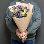 Букет из ирисов и альстромерии микс размера S — изображение 2