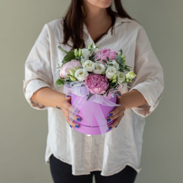 небольшая розовая коробка