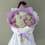 розовые пионы и белая гортензия