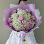 розовые пионы с гортензией
