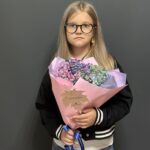 Букет для школьника из 5 гипсофил нежный микс — изображение 3