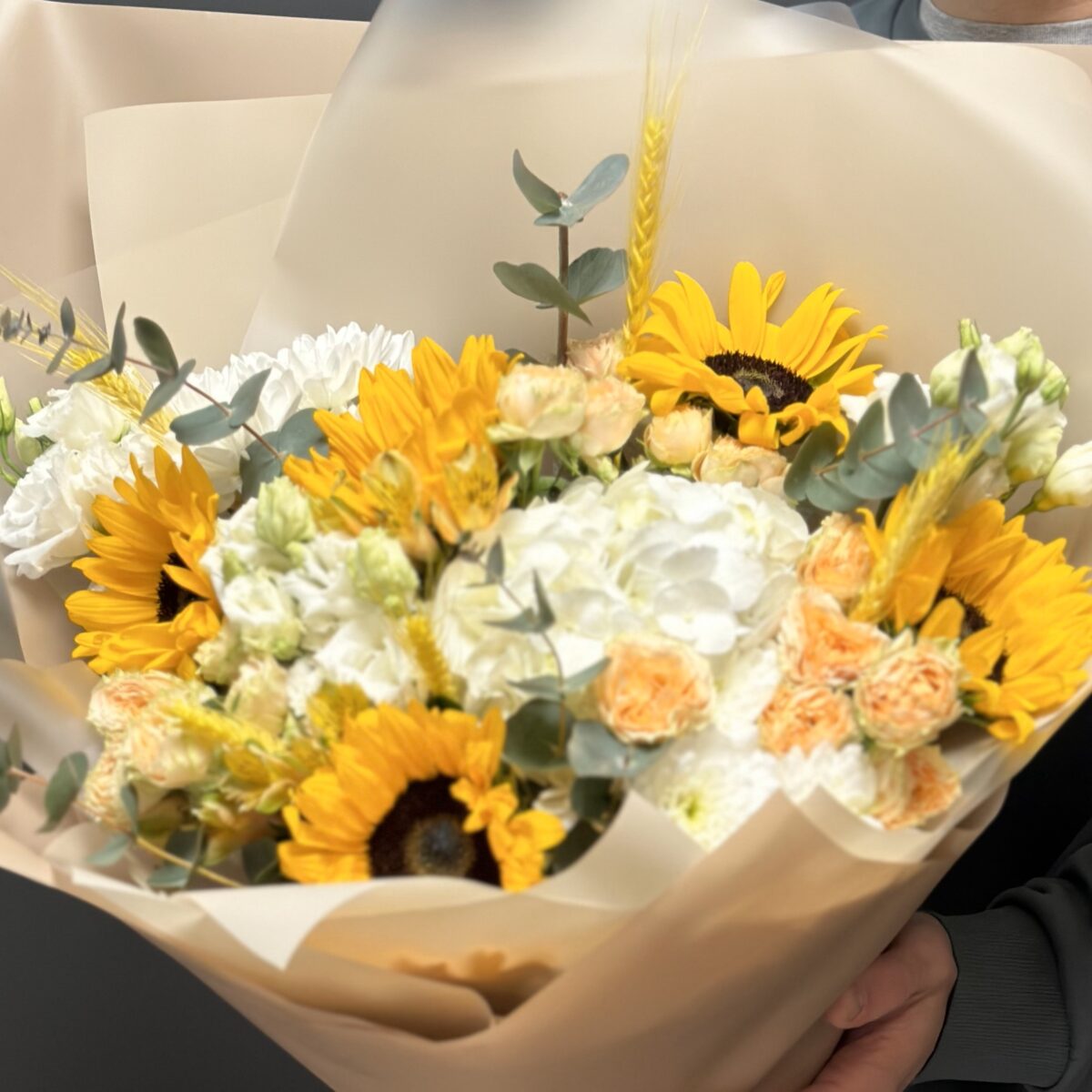 Букет авторский из 5 подсолнухов размера L — изображение 3