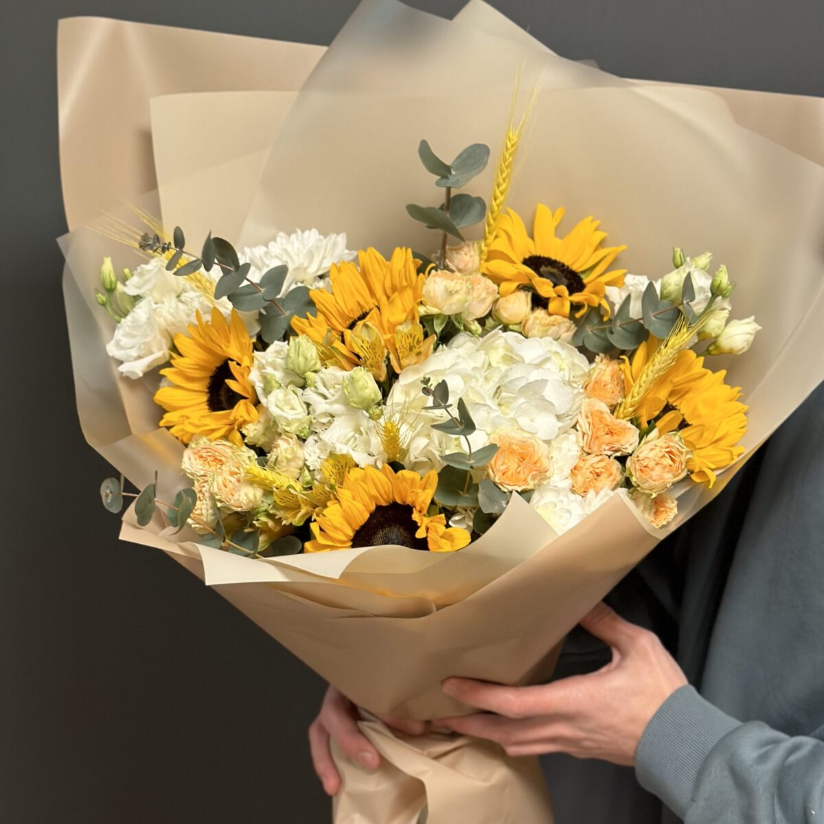 Букет авторский из 5 подсолнухов размера L — изображение 2