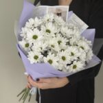 Букет из 7 белых кустовых хризантем