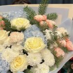 Зимний авторский букет с гортензией и пионовидными розами размера XL — изображение 4