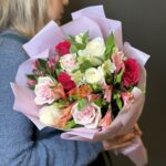 Букет из 9 роз кения и альстромерий размера S