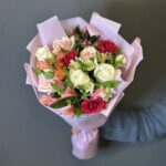 Букет из 9 роз кения и альстромерий размера S — изображение 3