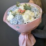 Авторский букет из 3 синих гортензий — изображение 3