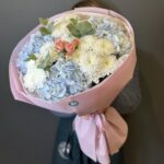 Авторский букет из 3 синих гортензий — изображение 6